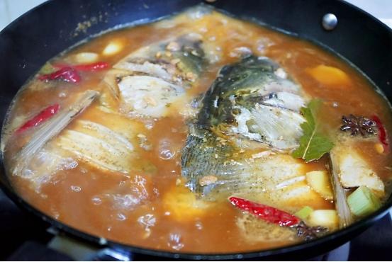 炖胖头鱼的家常做法（炖胖头鱼怎么炖好吃下饭）(7)