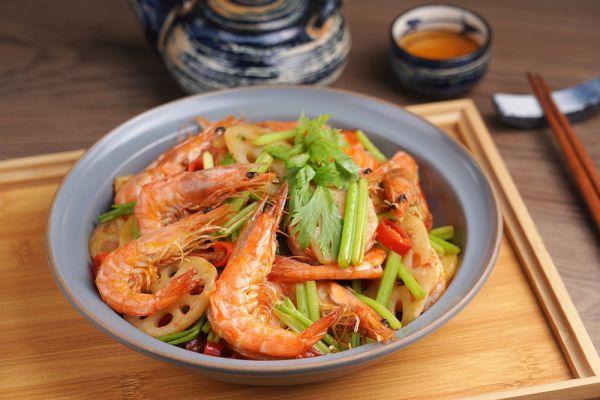 干锅虾怎么做好吃又简单（干锅虾最好吃的做法）(1)