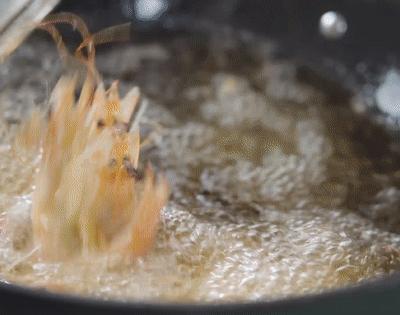 干锅虾怎么做好吃又简单（干锅虾最好吃的做法）(7)