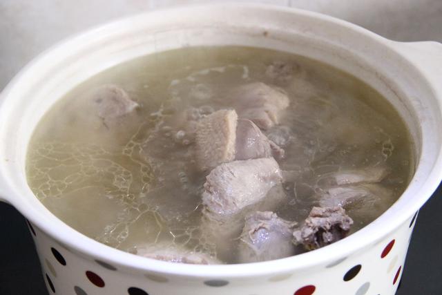 鸭血粉丝汤怎么做好吃又简单（正宗的鸭血粉丝汤做法）(1)