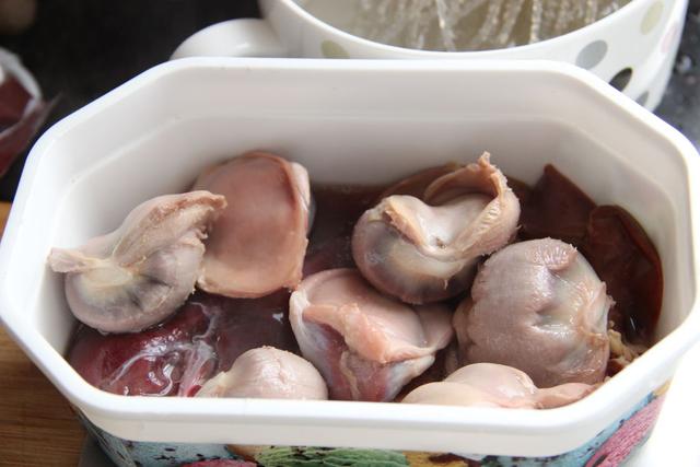 鸭血粉丝汤怎么做好吃又简单（正宗的鸭血粉丝汤做法）(2)