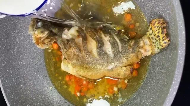 红烧桂鱼怎么做最好吃窍门（红烧桂鱼最正宗的做法）(3)