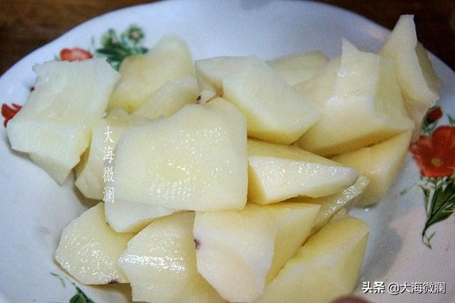 炖茄子土豆的家常做法（土豆炖茄子怎样做好吃又简单）(4)