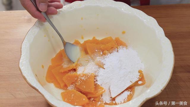 南瓜饼怎样做好吃又简单（最简单的南瓜饼做法大全）(4)