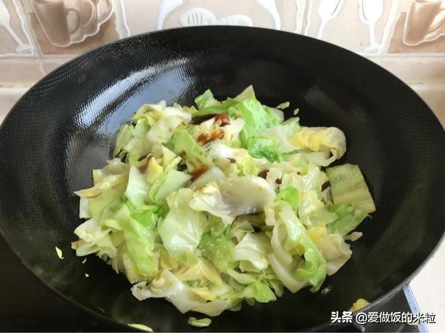 爆炒圆白菜的做法（家常爆炒圆白菜步骤）(12)