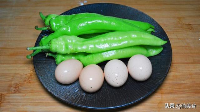 青椒炒鸡蛋的家常做法（辣椒炒鸡蛋的正宗做法）(1)