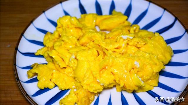 青椒炒鸡蛋的家常做法（辣椒炒鸡蛋的正宗做法）(4)