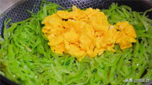 青椒炒鸡蛋的家常做法（辣椒炒鸡蛋的正宗做法）(5)