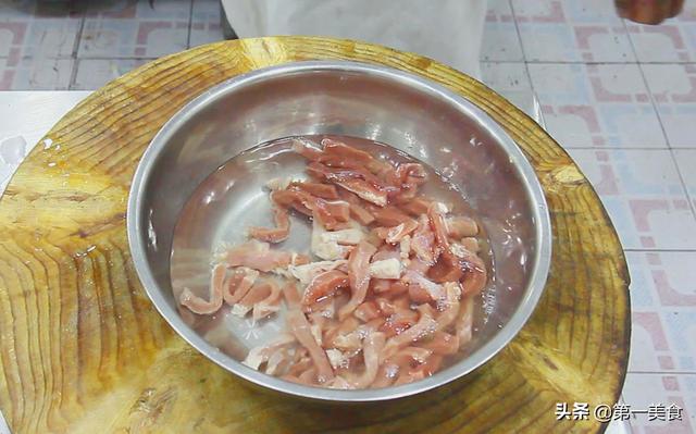 杭椒牛柳怎么做好吃（杭椒牛柳的正确做法）(2)