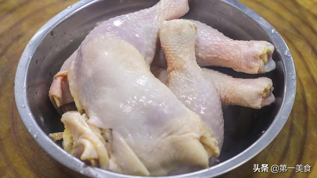 家常凉拌手撕鸡的做法（厨师长分享手撕鸡的秘制做法）(2)