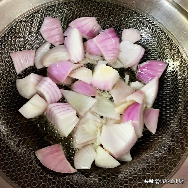 猪肝炒洋葱怎么烧好吃（洋葱炒猪肝的做法大全）(8)