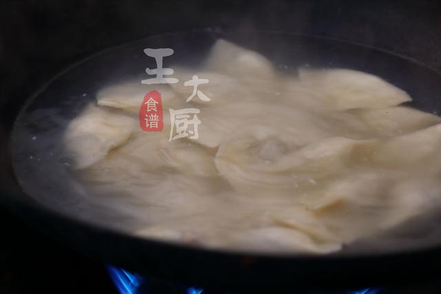 水萝卜饺子馅怎么做好吃（猪肉水萝卜饺子的家常做法）(18)