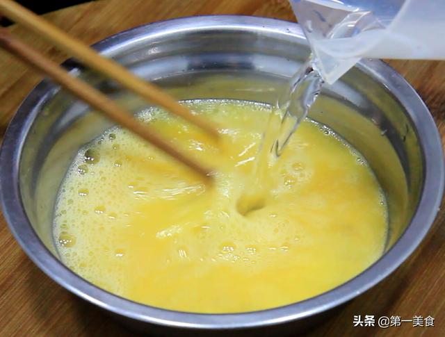 怎么做鸡蛋羹好吃（蒸鸡蛋羹正确做法）(2)