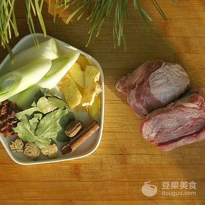 牛肉炖汤最简单的做法（万能基础牛肉汤的做法）(2)