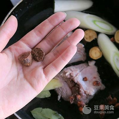 牛肉炖汤最简单的做法（万能基础牛肉汤的做法）(4)