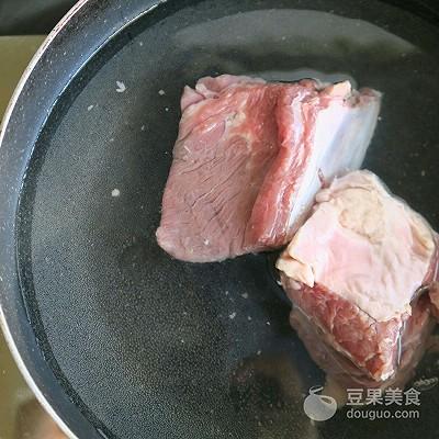 牛肉炖汤最简单的做法（万能基础牛肉汤的做法）(3)