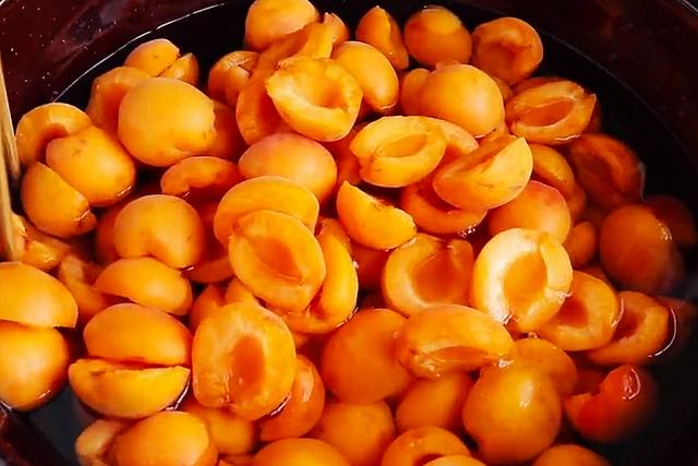 杏罐头的做法窍门（杏罐头怎么做好吃）(2)