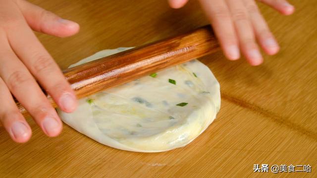 葱花饼怎么做又松又软（软葱花饼的做法和小窍门）(13)