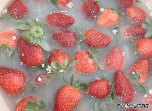 草莓酸怎么变甜（草莓果酱怎么做最简单方法）(3)