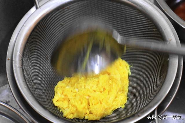 鸡蛋炒饭怎么炒好吃（蛋炒饭的正确炒制方法）(9)