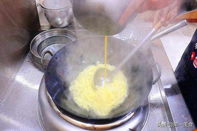 鸡蛋炒饭怎么炒好吃（蛋炒饭的正确炒制方法）(8)