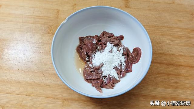 菠菜猪肝汤怎么做好吃不腥（猪肝菠菜汤最简单的做法）(3)