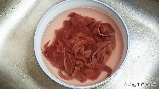 菠菜猪肝汤怎么做好吃不腥（猪肝菠菜汤最简单的做法）(2)