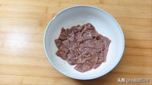 菠菜猪肝汤怎么做好吃不腥（猪肝菠菜汤最简单的做法）(4)