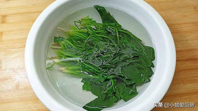 菠菜猪肝汤怎么做好吃不腥（猪肝菠菜汤最简单的做法）(6)
