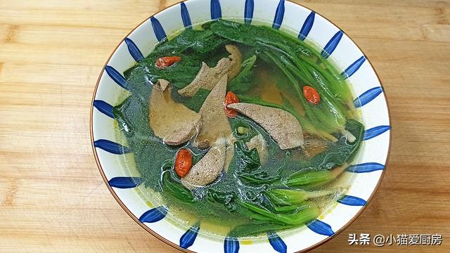 菠菜猪肝汤怎么做好吃不腥（猪肝菠菜汤最简单的做法）(9)