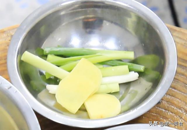 家常番茄牛腩简单做法（番茄炖牛腩怎样做入味）(4)
