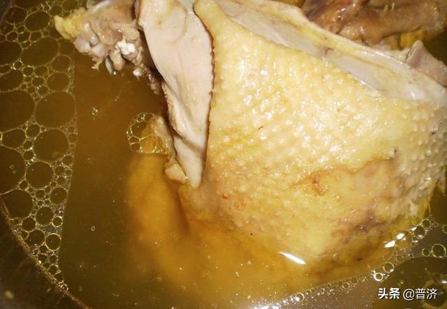 鸡子怎么炖汤好喝还有营养（炖鸡汤的方法炖出来不老不柴）(9)