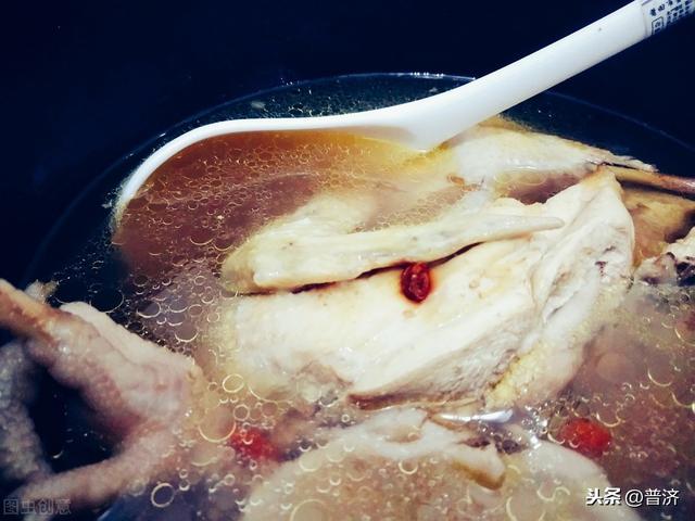 鸡子怎么炖汤好喝还有营养（炖鸡汤的方法炖出来不老不柴）(10)