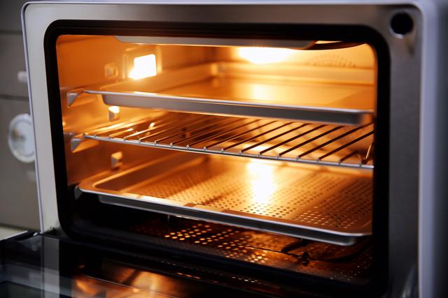 烤箱跟空气炸锅哪个实用（空气炸锅和烤箱哪个更适合家庭用）(8)