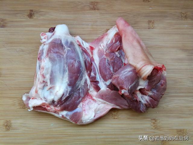 猪肘子怎么做好吃又香不油腻（这才是猪肘子好吃的做法）(4)