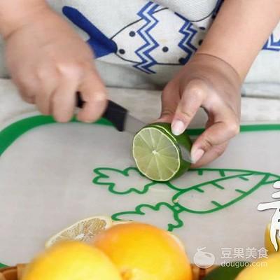 柠檬水怎么做好喝又简单（2分钟学会3种好喝的柠檬水）(4)