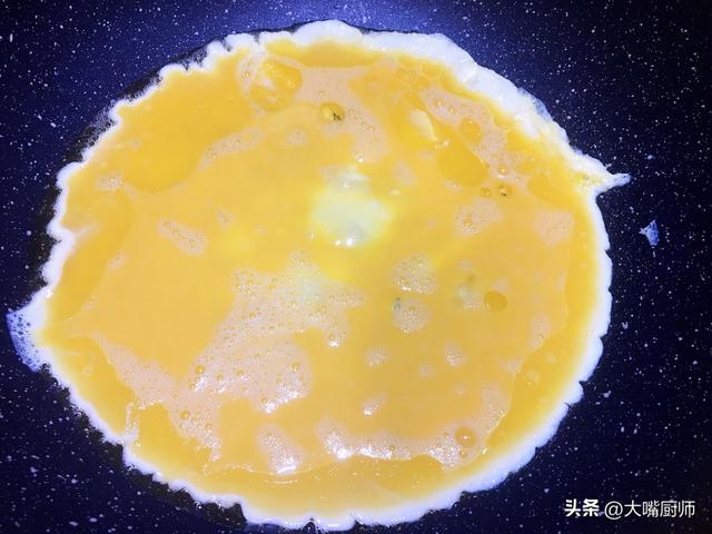 炒韭黄怎么炒能好吃（韭黄和鸡蛋一起炒的正确做法）(6)