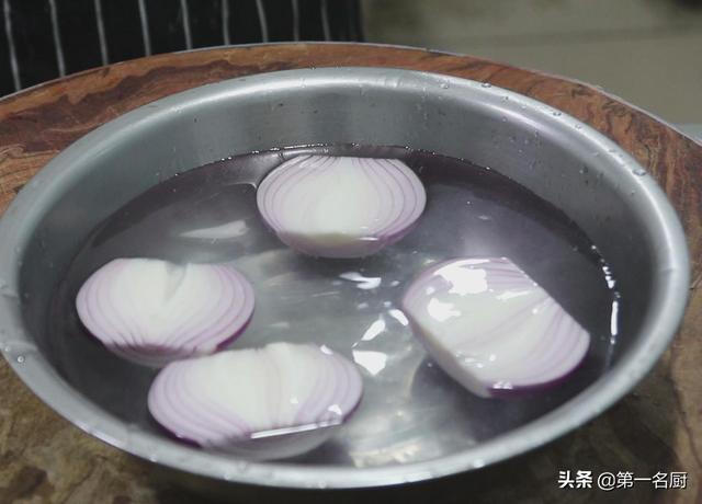 家常洋葱炒鸡蛋的做法（洋葱炒鸡蛋怎样做才好吃窍门）(3)