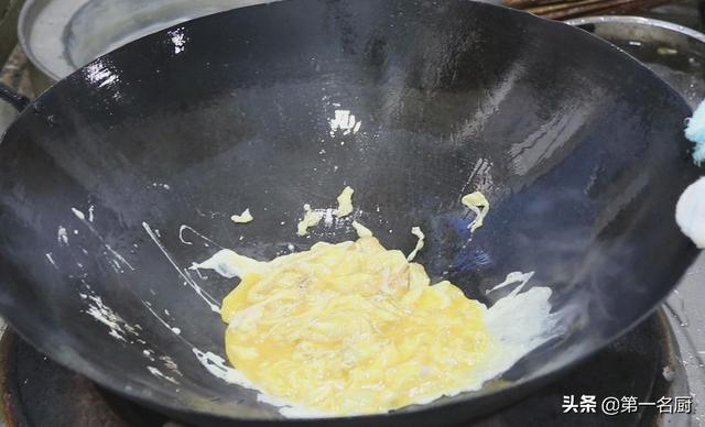 家常洋葱炒鸡蛋的做法（洋葱炒鸡蛋怎样做才好吃窍门）(10)