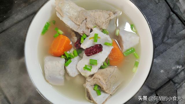 芋头猪骨煲汤的做法（芋头棒骨汤怎么炖最有营养）(4)