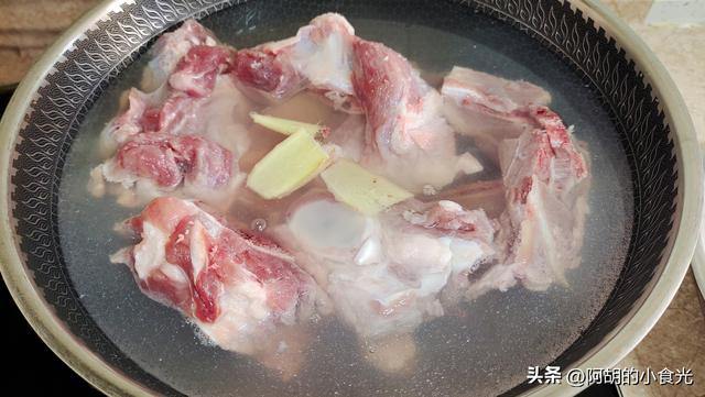 芋头猪骨煲汤的做法（芋头棒骨汤怎么炖最有营养）(5)