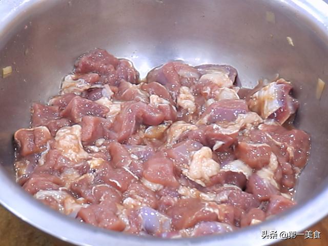 羊排怎么腌制烤出来才好吃（肉串怎么不腌制烤出来很嫩）(4)