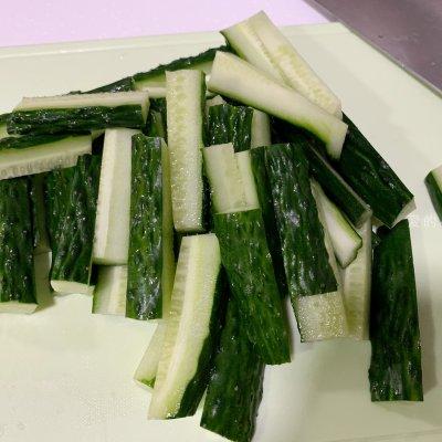 爽口凉拌黄瓜的做法窍门（夏天必备凉拌黄瓜开胃小菜）(2)