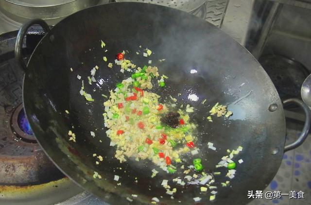 豆芽炒粉条怎么做好吃又简单（大厨教你黄豆芽炒粉条的家常做法）(6)