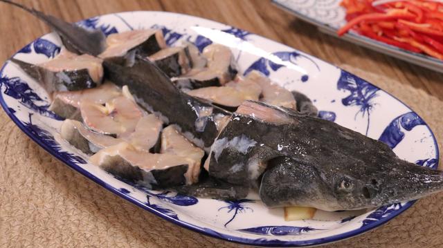 鲟鱼的做法简单又好吃（鲟鱼最美味的做法）(4)