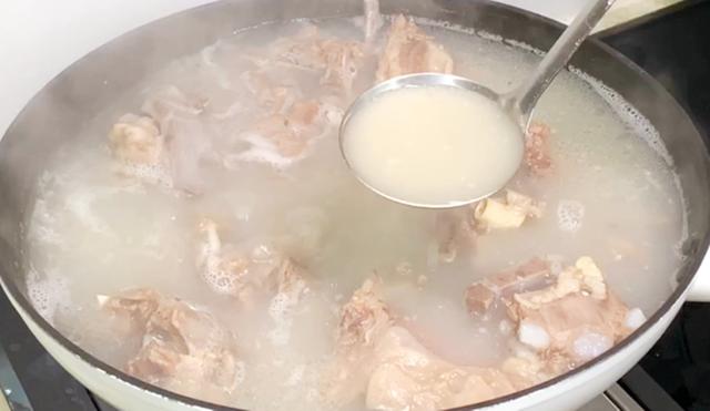 家常羊肉汤的简单做法（煮羊肉时直接炖还是先焯水）(7)