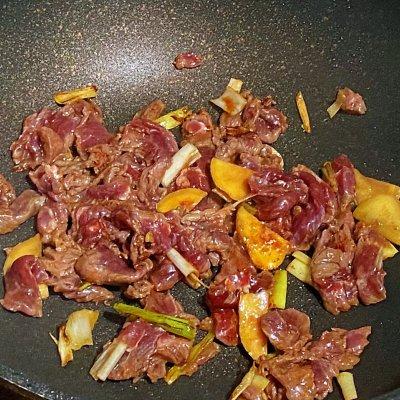 杏鲍菇和牛肉怎么炒好吃（杏鲍菇牛柳最正宗的做法）(8)