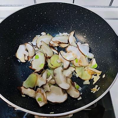油菜香菇怎么炒好吃又简单易学（最简单的香菇油菜的做法）(6)