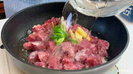萝卜牛腩煲的做法（广东萝卜炖牛腩最好吃做法）(7)