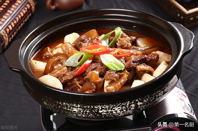 正宗羊肉汤的做法和配料（炖羊肉放什么料最香最好吃）(2)